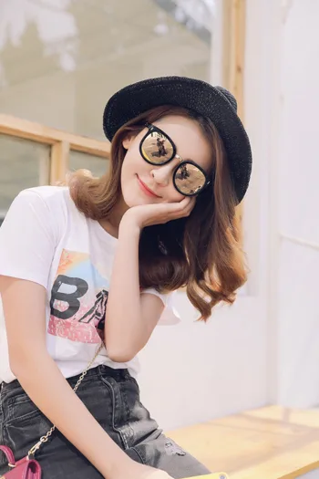 Guangzhou female clothing photography to take pictures e-commerce female clothing modeling photography