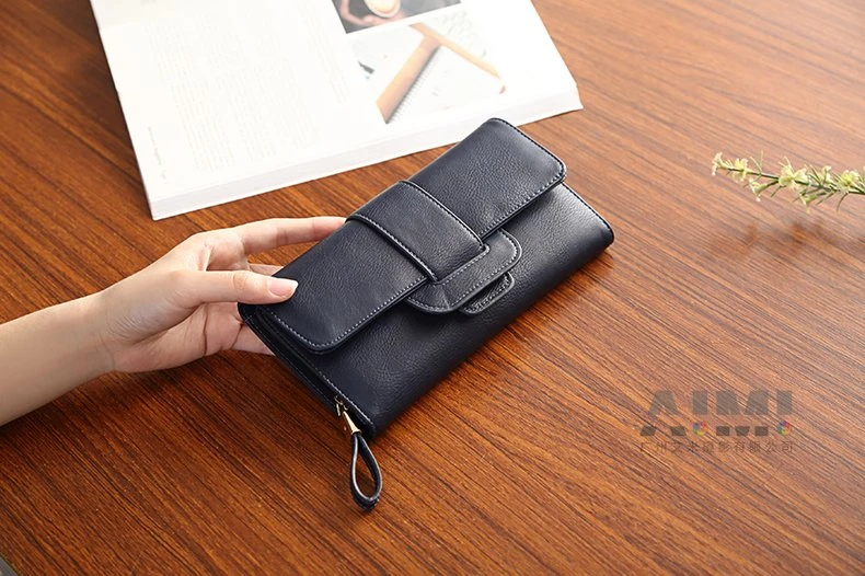 Wallet product photography hand touch bag photography service Guangzhou bag shooting company lifestyle photography