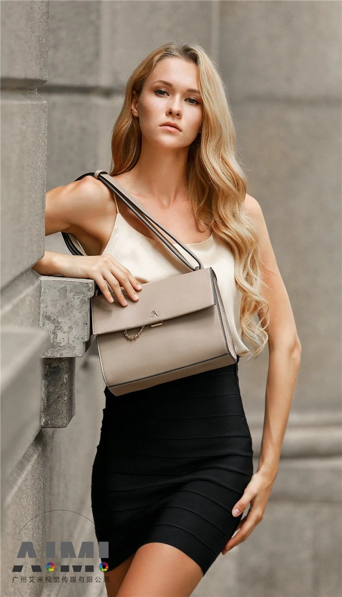 Guangzhou handbags shooting company Professional ladies bag modeling photography Luggage white background photography