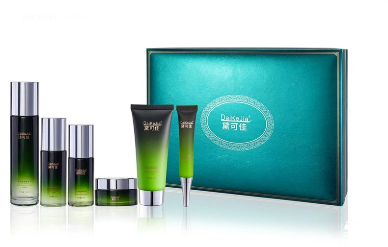 Cosmetics & Toiletries Set lifestyle photography