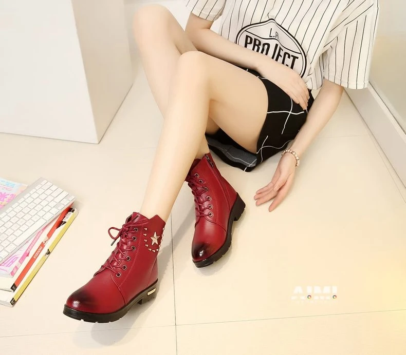 e-commerce ladies shoes shooting Professional foot model scene photography Shoes custom shooting on-model photography