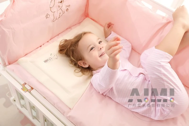 Pillow shooting Pillow advertising creative shooting Professional model display shooting flat-lay photography