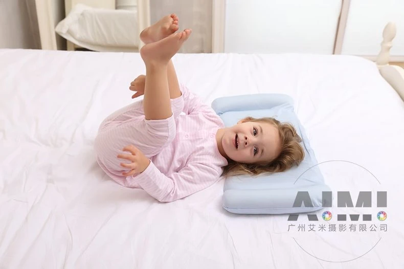 Pillow shooting Pillow advertising creative shooting Professional model display shooting group shot photography
