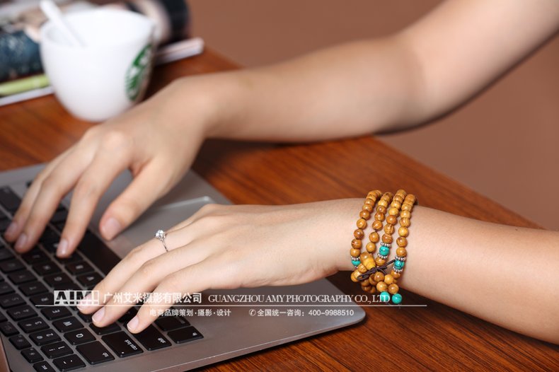 Sandalwood Bracelet E-commerce Photography | AIMI
