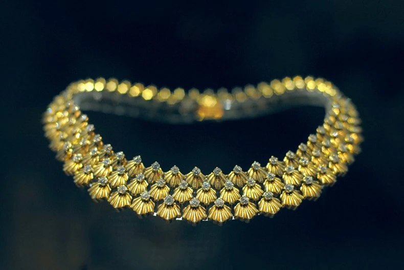 Jewelry Product Still Life Photography Multi-angle Creative Photography Guangzhou Jewelry Photograph lifestyle photography