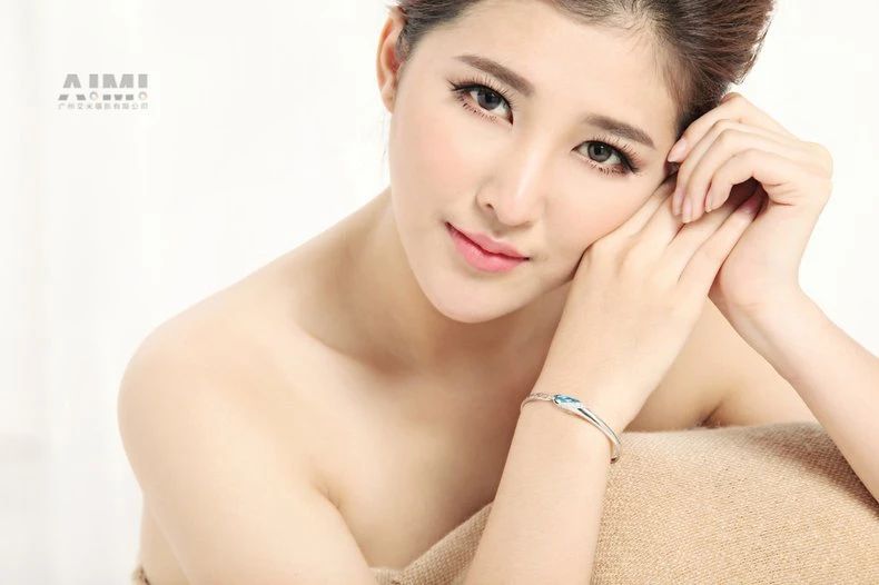 Bracelet Jewelry E-commerce Photography